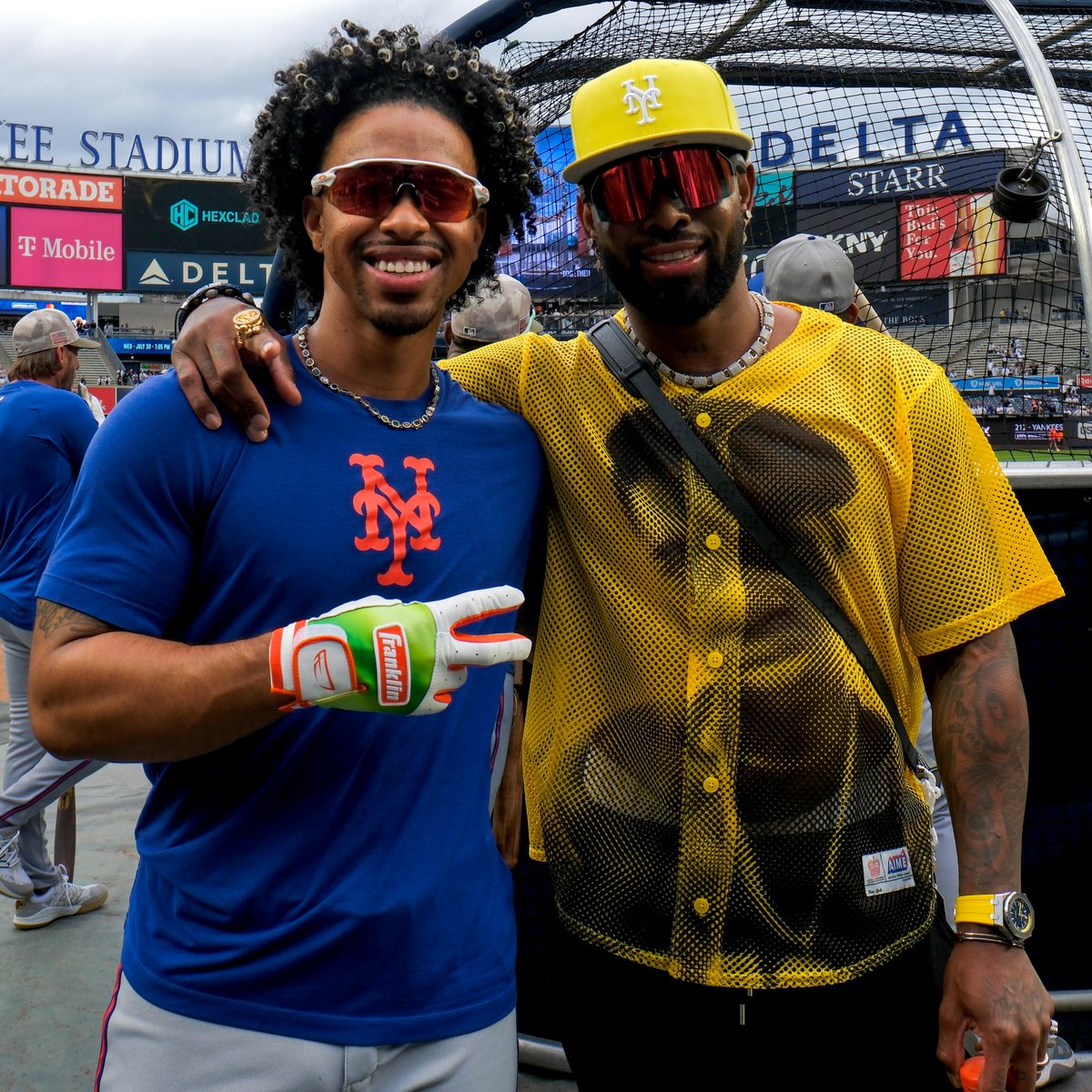 Mets's tweet image. Just two shortstops hanging out 🤝