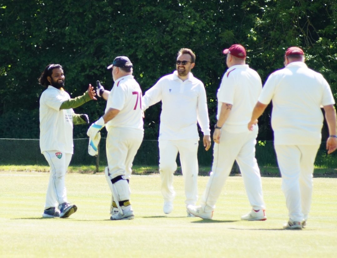 A couple of fantastic snaps taken by the brilliant Dave East

#cricket #villagecricket