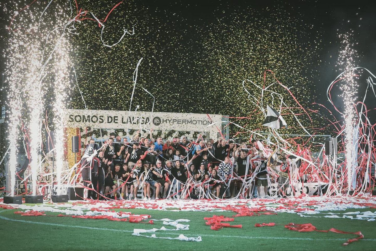 ADCeuta_FC's tweet image. 🤍🖤 CAMPEONES 🏆