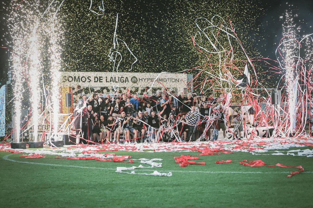 ADCeuta_FC's tweet image. 🤍🖤 CAMPEONES 🏆