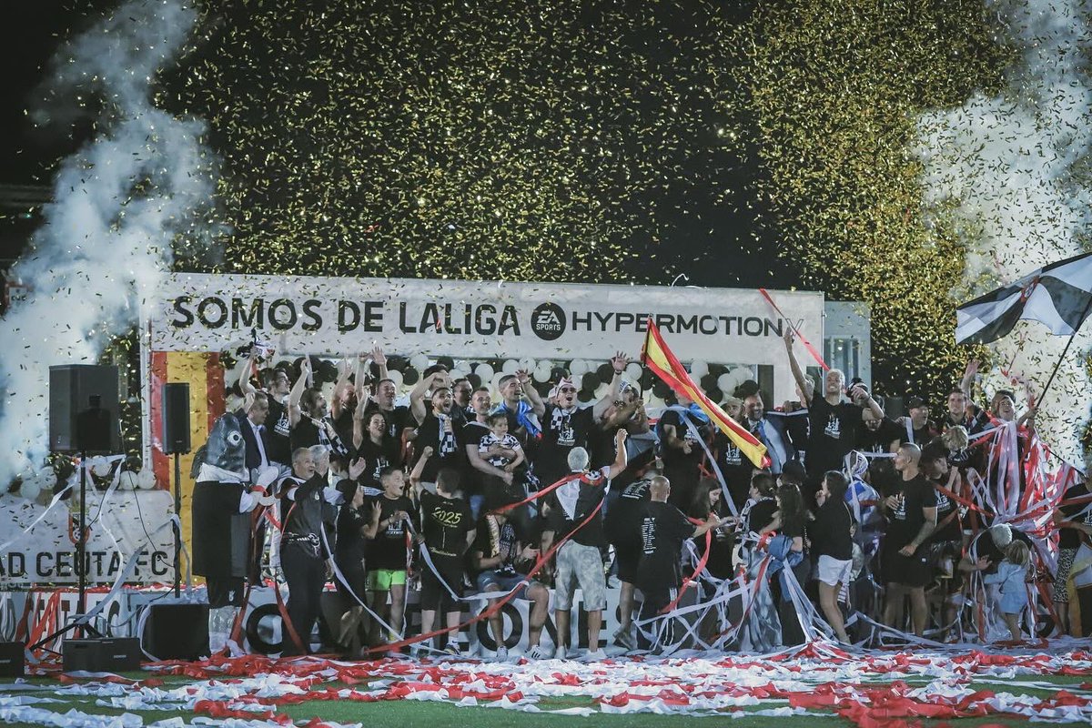 ADCeuta_FC's tweet image. 🤍🖤 CAMPEONES 🏆