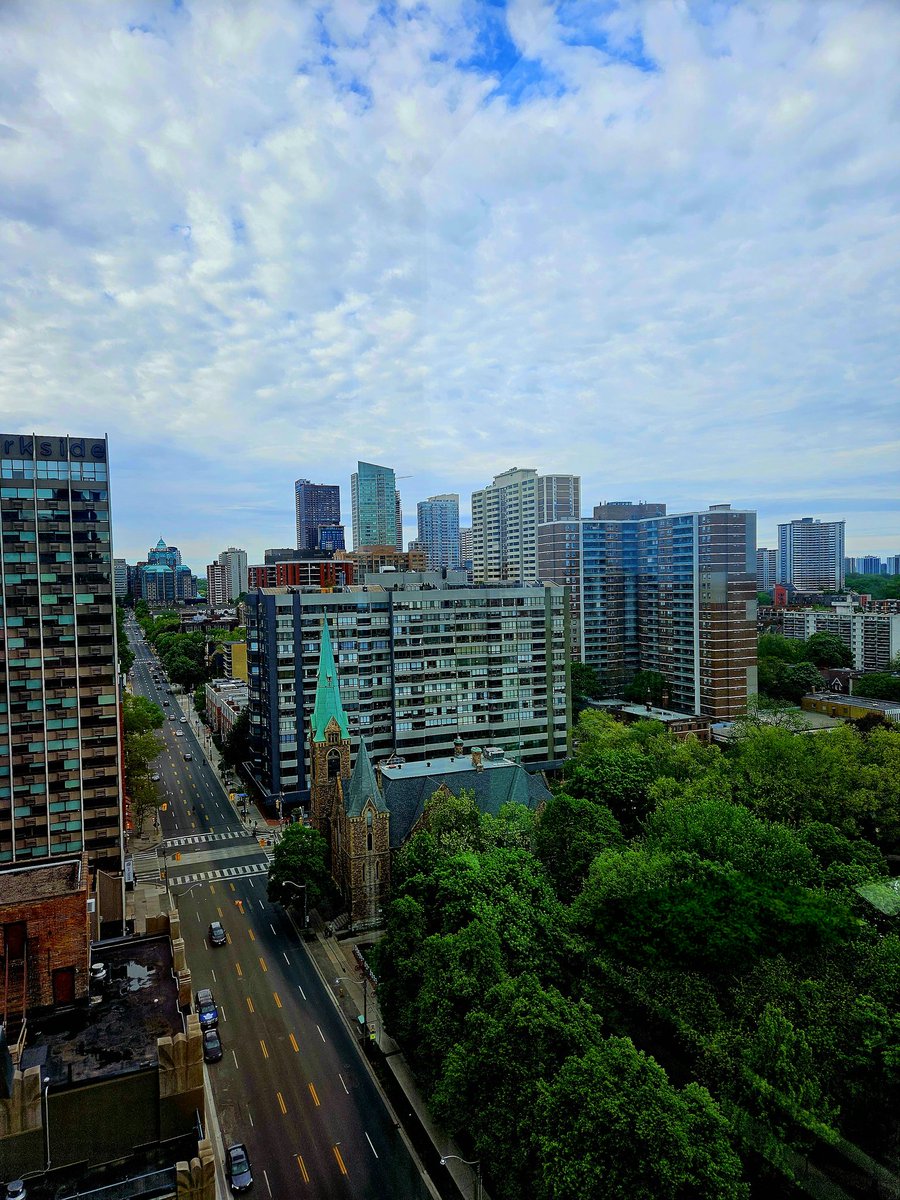 liskeard1's tweet photo. Hello to everyone from holiday weekend skies that shift and improve minute to minute. Nothing better than a Canadian spring, and yes, I'm showing off! π€π¨π¦ππI love weekends! I love #MyLeafs! Game 7 is coming up! You can feel the vibes here! ππππ¨π¦
I'm a bit nervous! π€ͺ https://t.co/JlDCVi4JvF