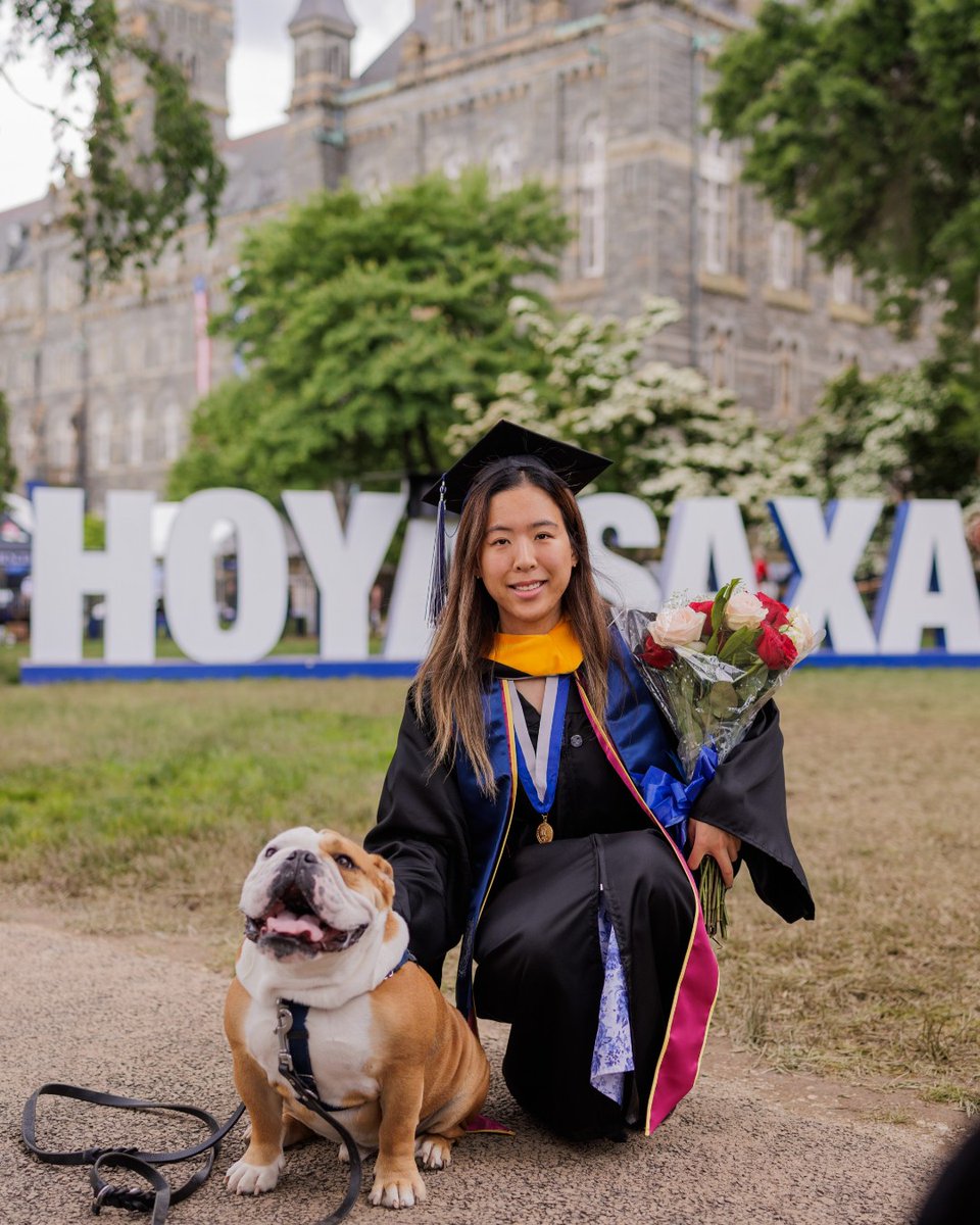 Some friendships are fur-ever. 💙 Way to go, #Hoyas2025! 🎓

📸: Elman Studio