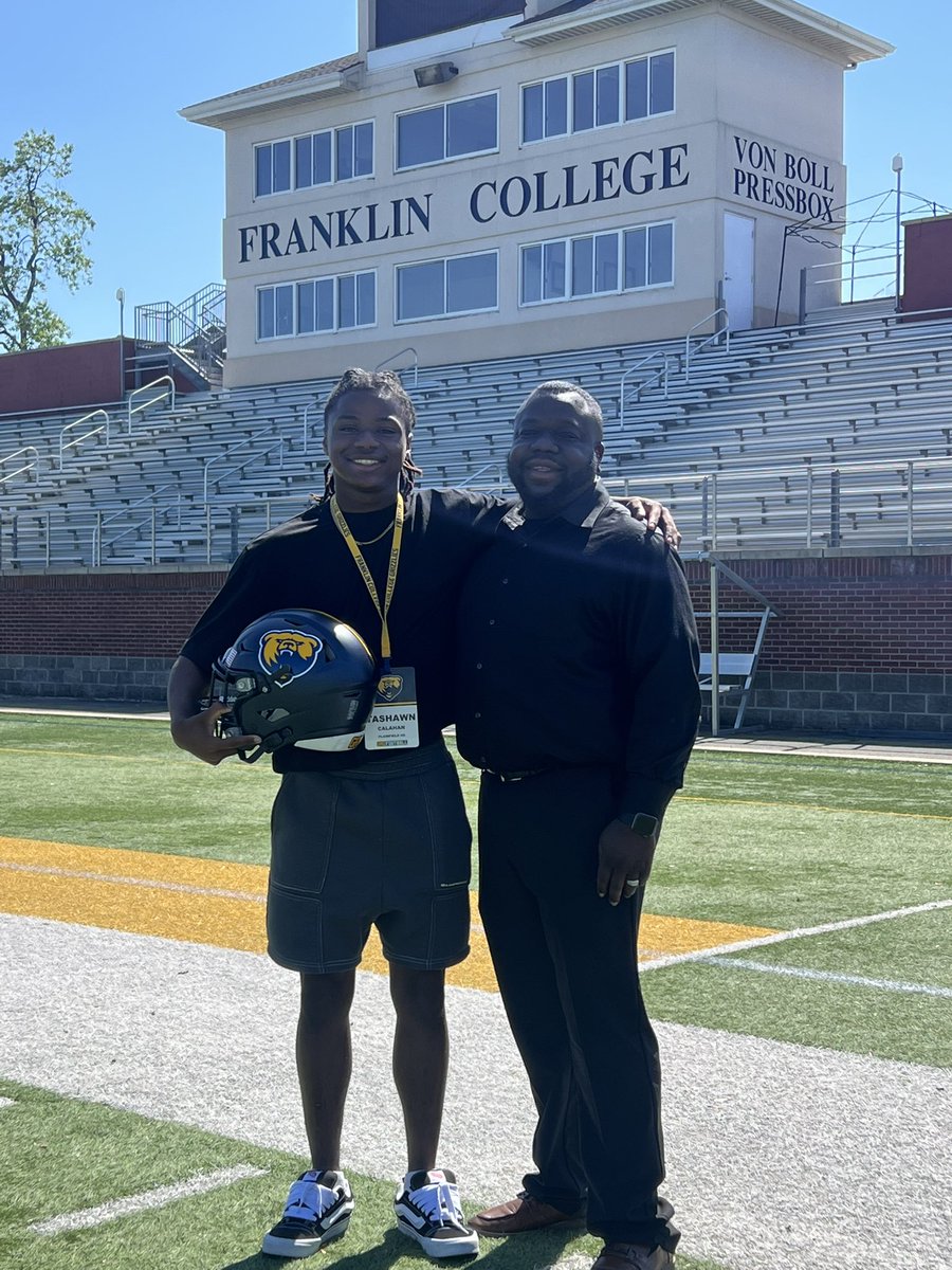 Thank you <a href="/ChampionsManual/">Mike Leonard</a> for having me on campus for a great visit. I enjoyed getting to know staff and the tour. <a href="/IndyWeOutHere/">IndyWeOutHere ‼️</a> <a href="/indystar/">IndyStar</a> <a href="/FCGrizFootball/">Franklin College Football</a> <a href="/QuakerSports/">Plainfield Athletics</a>