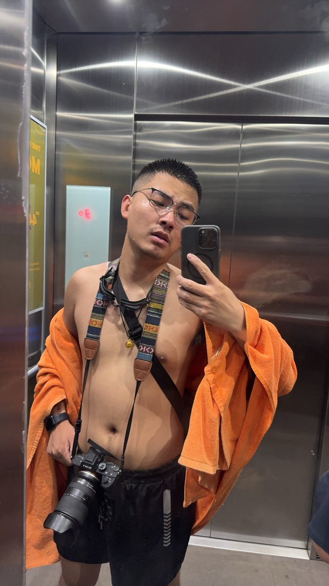 答应我远离同性恋好吗
像我一样做直男
跟我念：我素直男