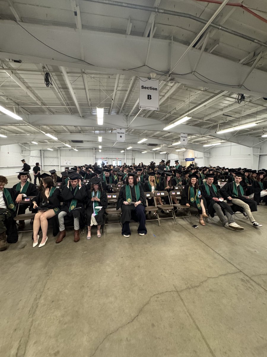 UVMPattyPrelock's tweet image. Students @UVMcas are getting ready for their graduation ceremony @uvmvermont Congratulations Graduated of 2025!