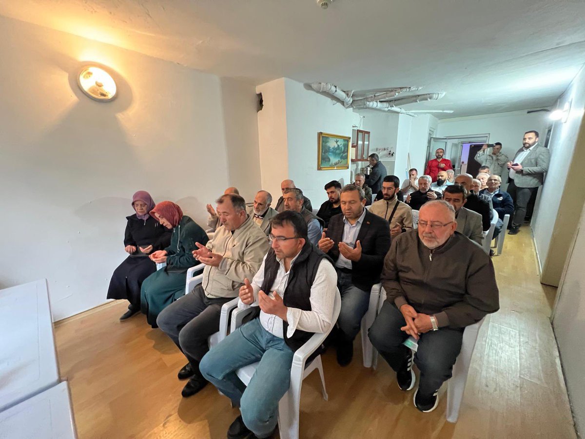 Ankara Milletvekilimiz <a href="/orhanyegin/">Orhan YEGİN</a> ve İl Başkan Yardımcımız <a href="/selcukcetin_/">Selçuk Çetin</a> ‘in katılımıyla, İlçe Başkanımız <a href="/ekremyuce06/">Dr. Ekrem Yüce</a> ‘nin başkanlığında Çiğdemtepe Mahalle Komisyon toplantımız gerçekleştirildi.

Gayretli çalışmaları için mahalle teşkilatımıza teşekkür ediyoruz.