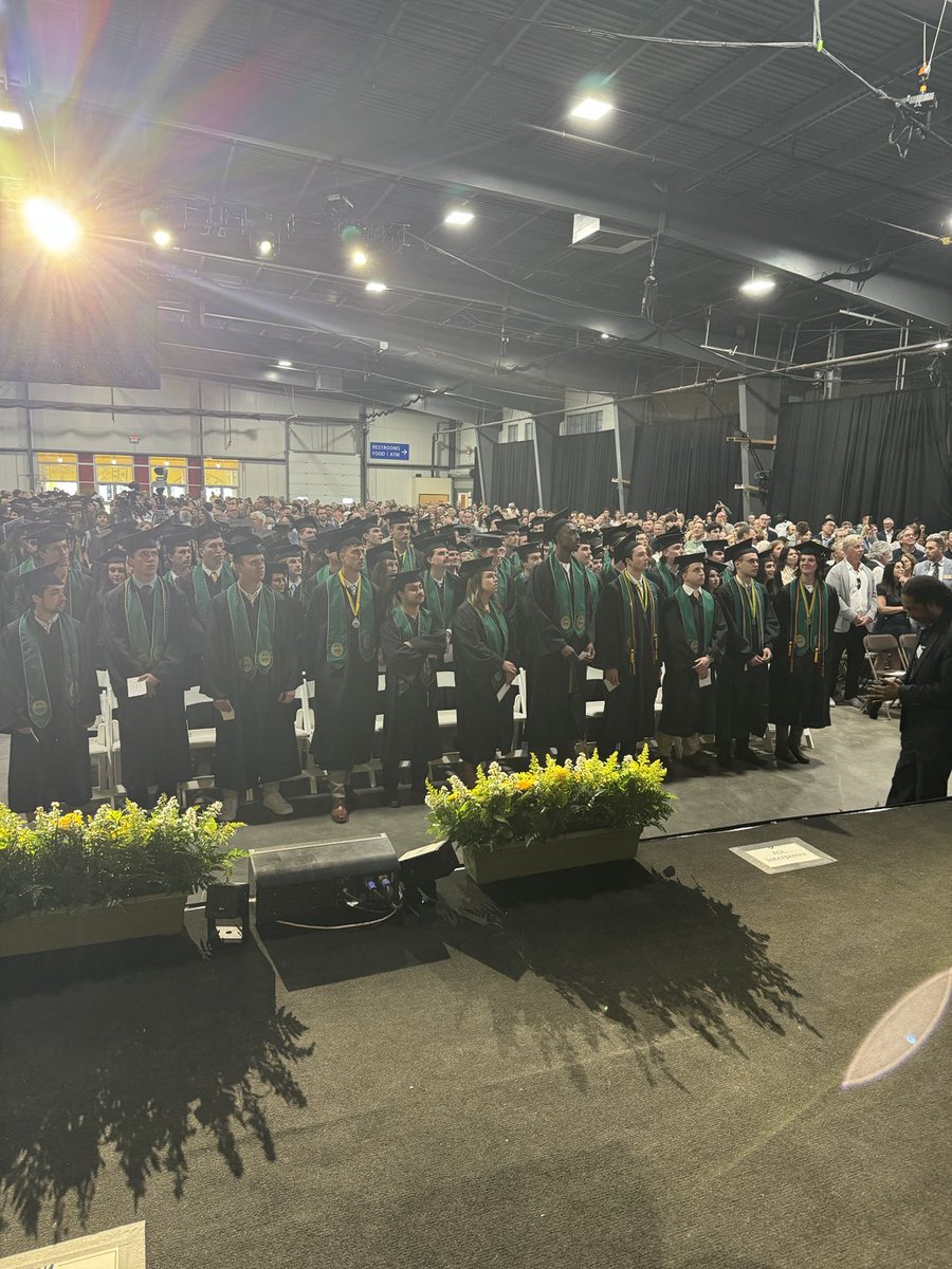 UVMPattyPrelock's tweet image. Great day for graduates @UVMBizSchool Congratulations graduates of 2025!