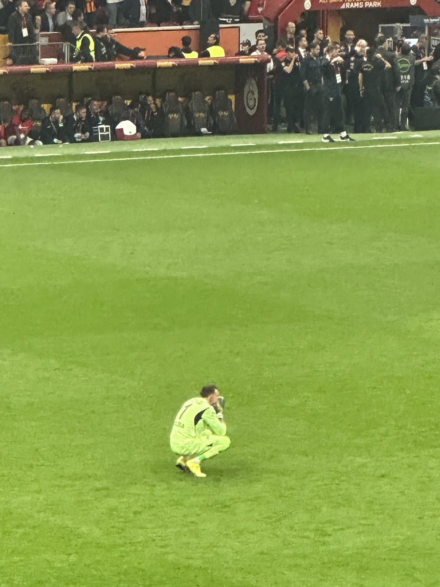 Fernando Muslera ağlıyor.