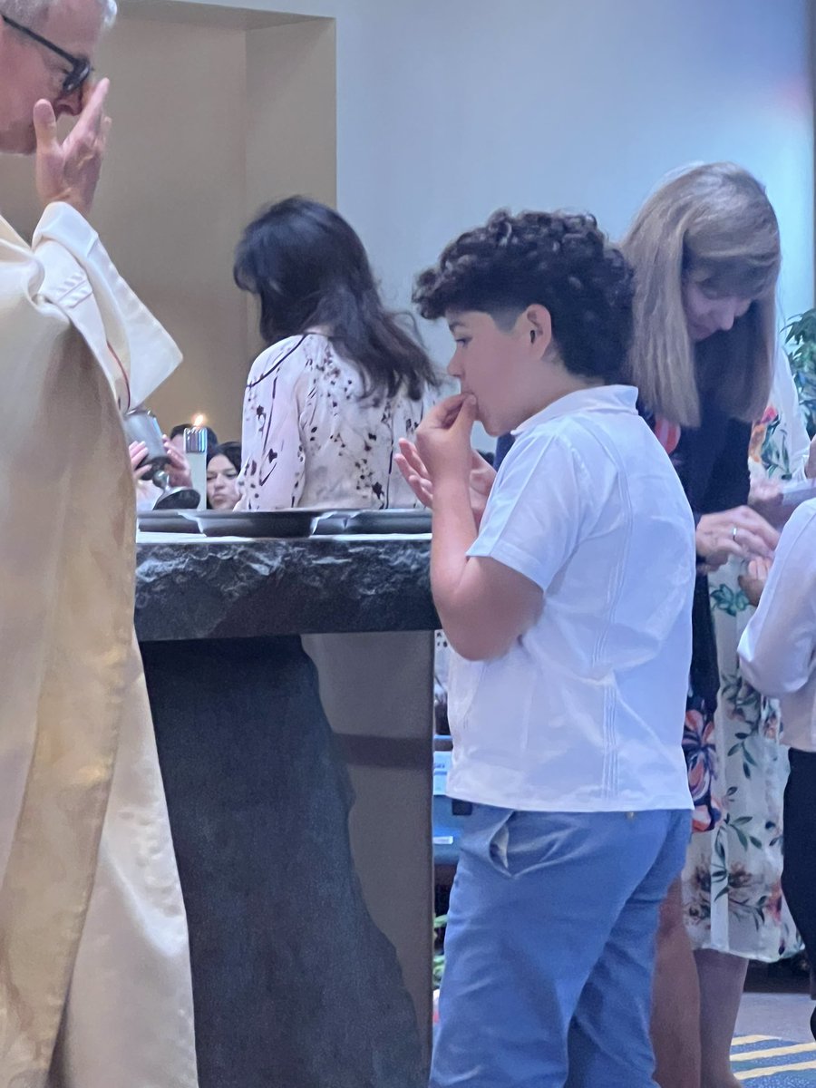 EfrenPoliPsy's tweet image. Today I’m no longer tío emeritus. I’m now officially a padrino (godfather). My nephew, Lencho (ie, Lorenzo), made his first communion this morning 🇲🇽🌵🇺🇸