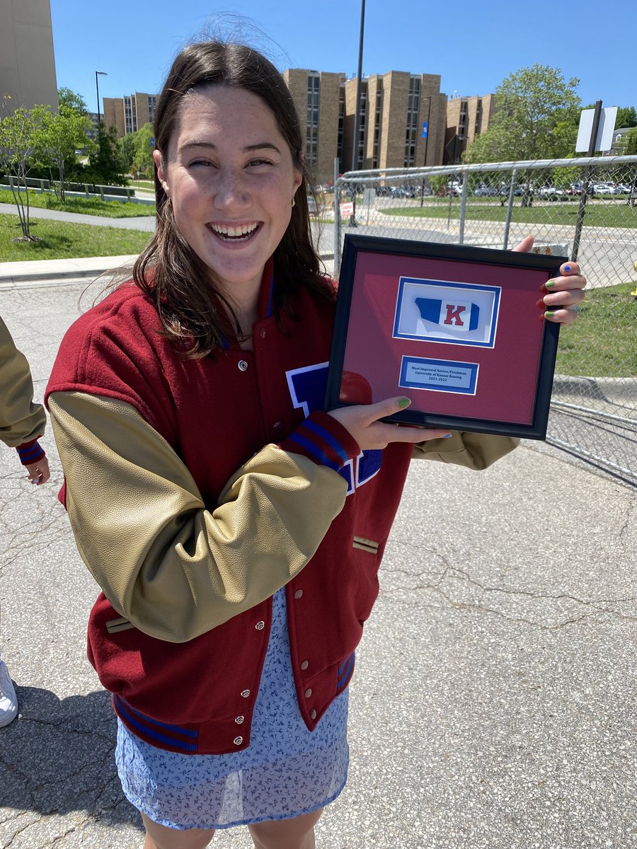 BiggPinkInFOCO's tweet image. How started/ended. Novice rower never in the sport. All Big 12 Rowing team 4yrs later. The award is awesome. The story behind the award - grit, determination, grind EVERYDAY is more awesome and why we are so proud! Congrats Karly Larson. We love you. #rockchalk #forever