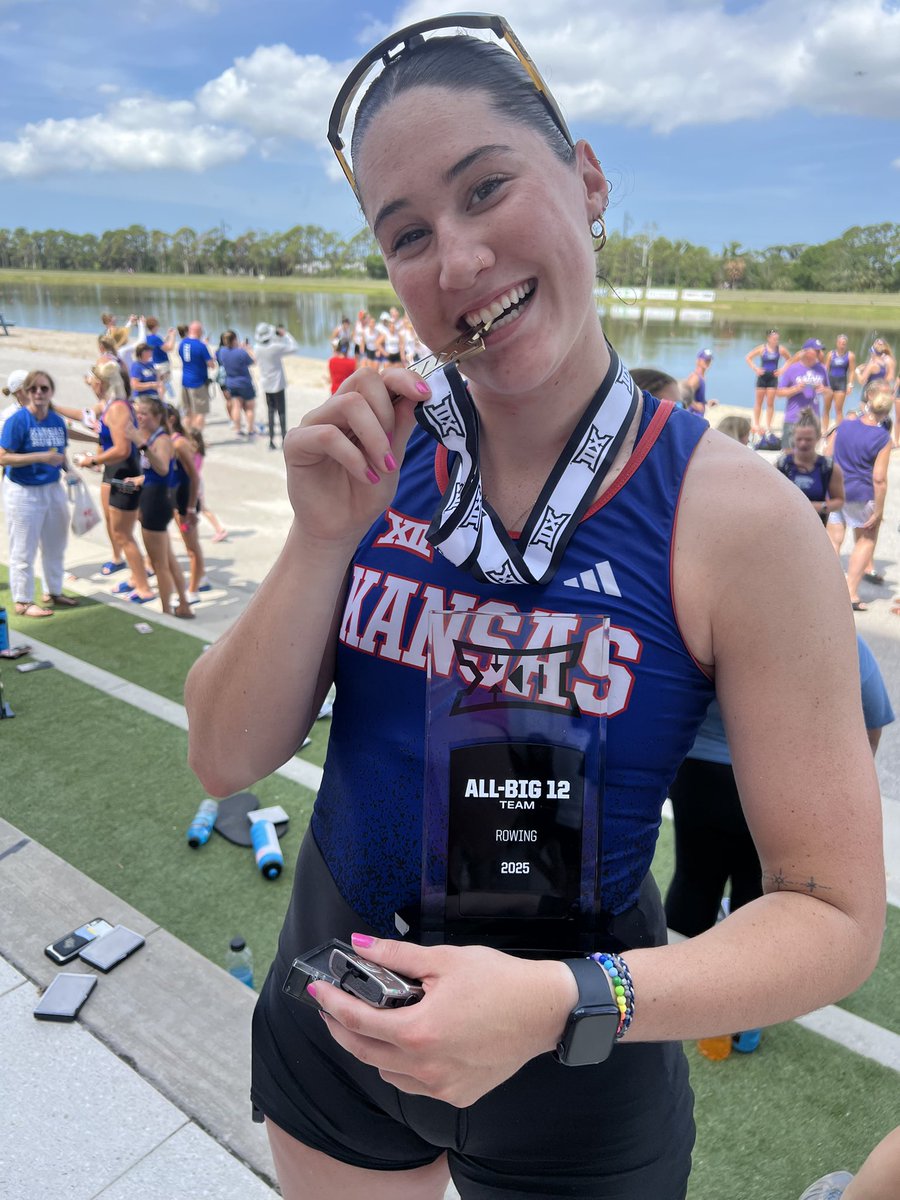 BiggPinkInFOCO's tweet image. How started/ended. Novice rower never in the sport. All Big 12 Rowing team 4yrs later. The award is awesome. The story behind the award - grit, determination, grind EVERYDAY is more awesome and why we are so proud! Congrats Karly Larson. We love you. #rockchalk #forever