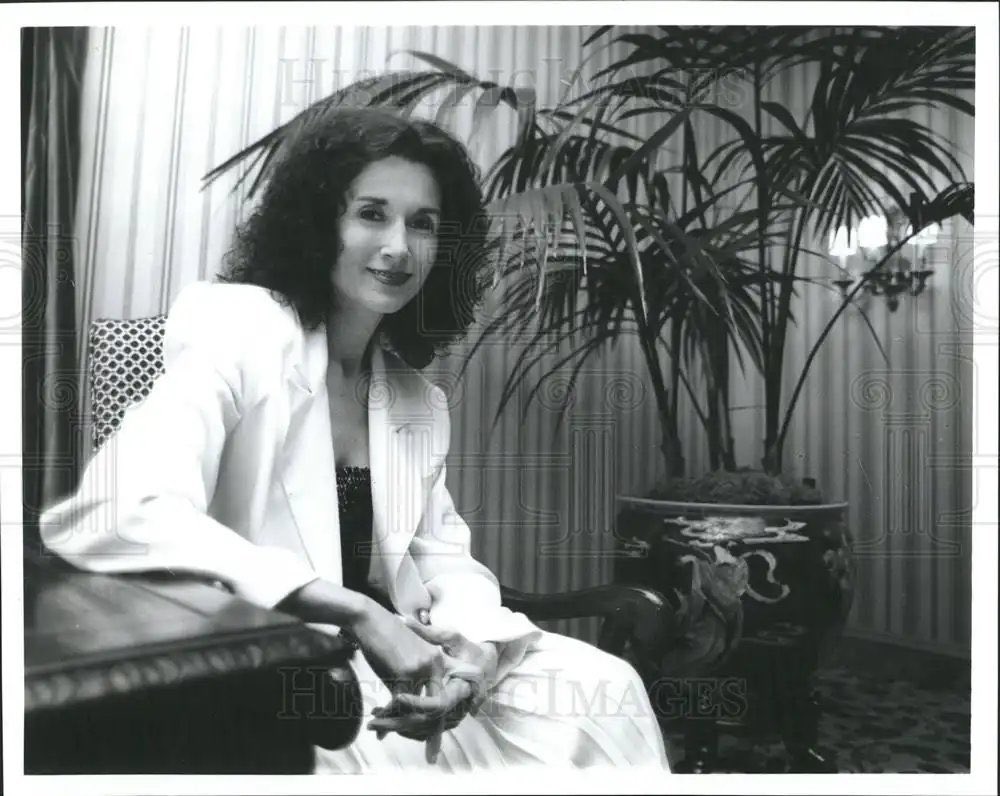 1985: Bir kadın, 228 IQ puanıyla Einstein ve Newton’ı geride bıraktı.
Ama “basit” bir matematik problemini çözünce:

•Ünlü doktorlar ona aptal dedi.
•Uzmanlar birden IQ testlerini “güvenilmez” buldu.
•Medya onunla alay etti.

Sonra o, herkesi susturan tek bir kanıt sundu: