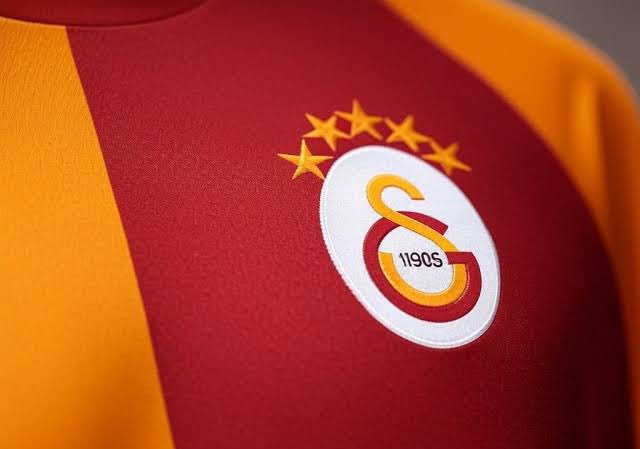 Şampiyon olmamız şerefine yoruma 25 yazıp beni TAKİP eden tam 25 kişi 5 yıldızlı forma hediye edecek. 

#SampiyonGalatasaray