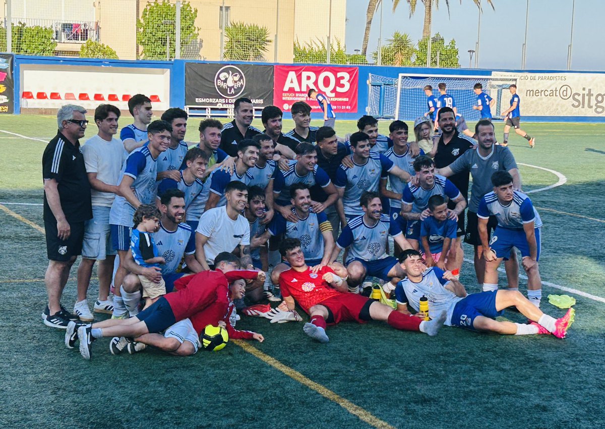 ⚽️👋🏼Final de trajecte. La <a href="/uesitges/">U.E. Sitges</a> tanca la temporada amb un triomf (3-0) davant el <a href="/CFCamarles/">C.F Camarles</a>, amb gols de C.Arrive, Sacris i Lebrero. Els sitgetans, en una notable temporada, acaben quarts a la classificació i ho tornaran a intentar l’any vinent. #1cat3 #Sitges