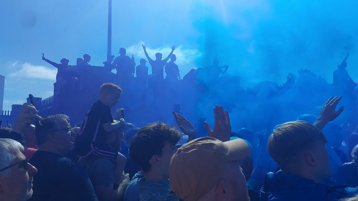 What a day 🔵🔵🔵 #EFC