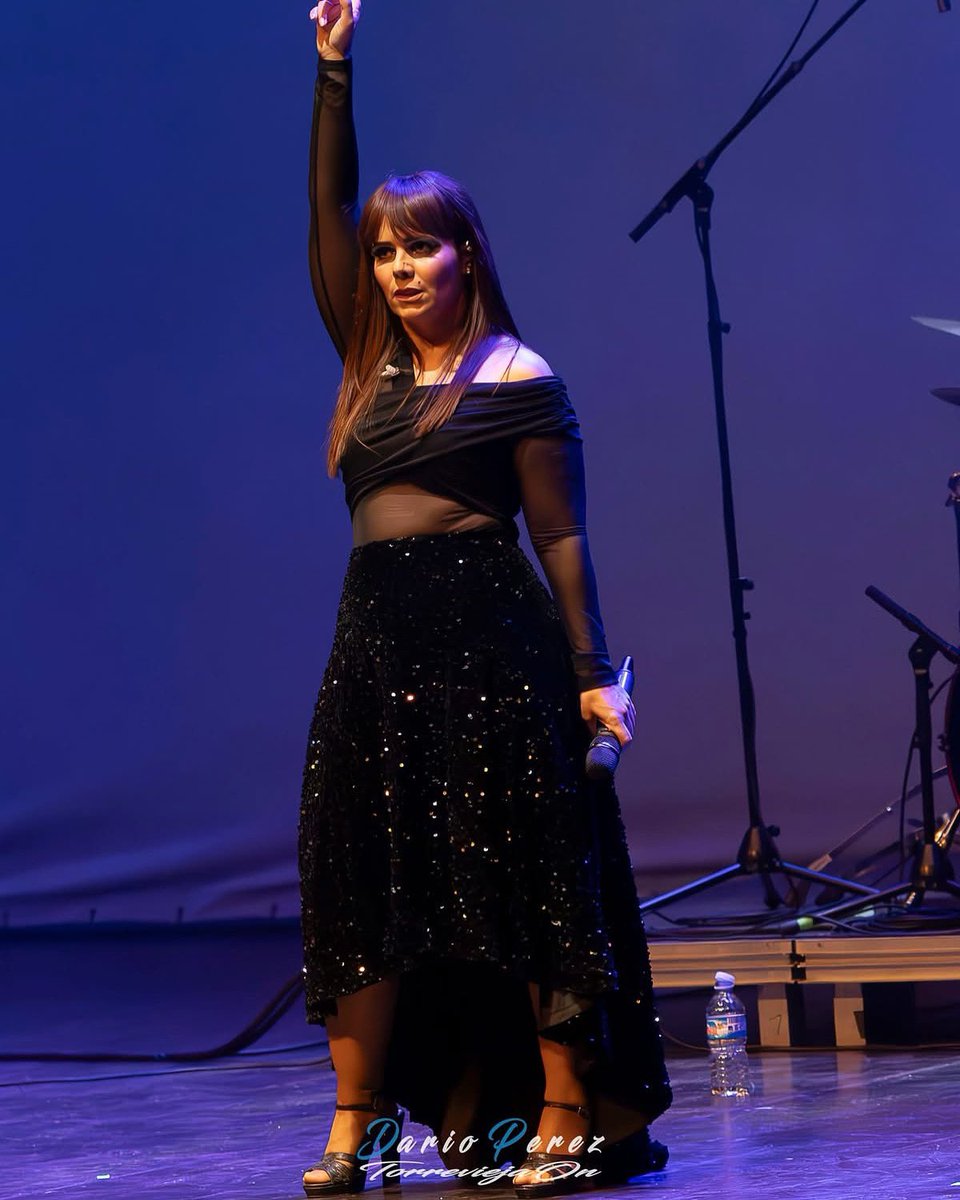 Resaca emocional 💖 
Gracias a todos por tanto, en breve iré subiendo más cosas. 

Foto Darío Pérez @torreviejaon 

#torrevieja #cultura #arte #concierto #vital #shaniormiston #singersongwriter #coral #coro #musica #livemusic #directo #cultura