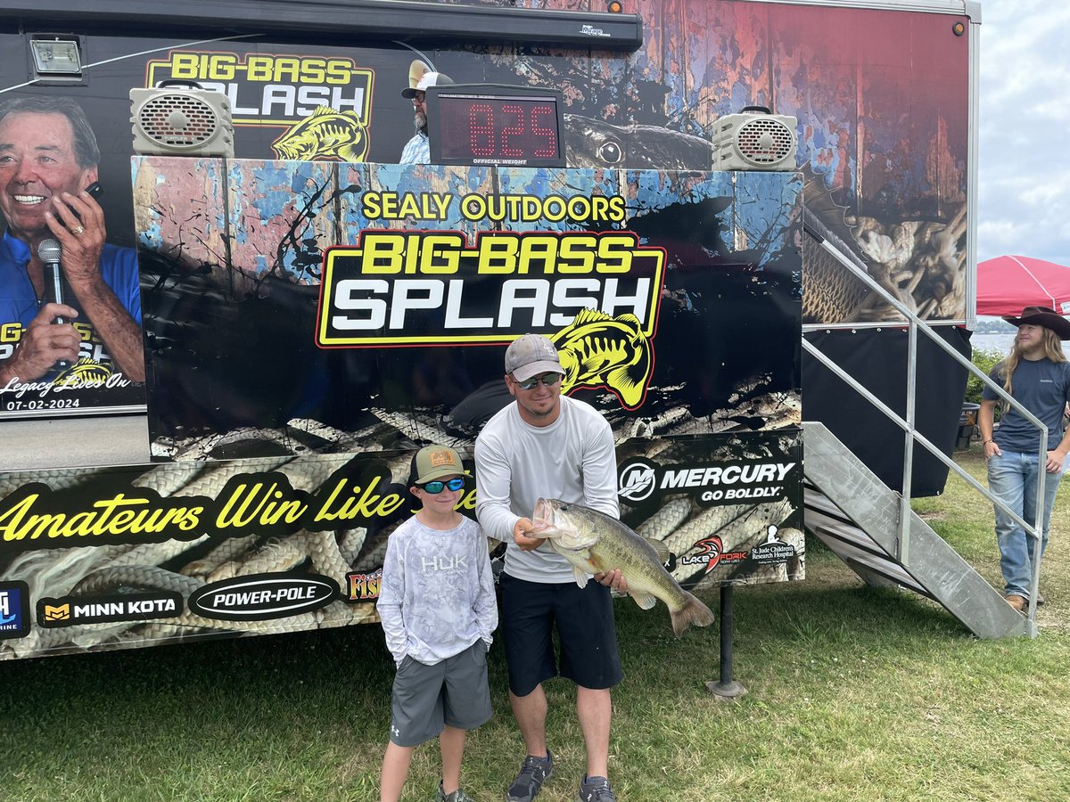 Kicks 105 tweet media