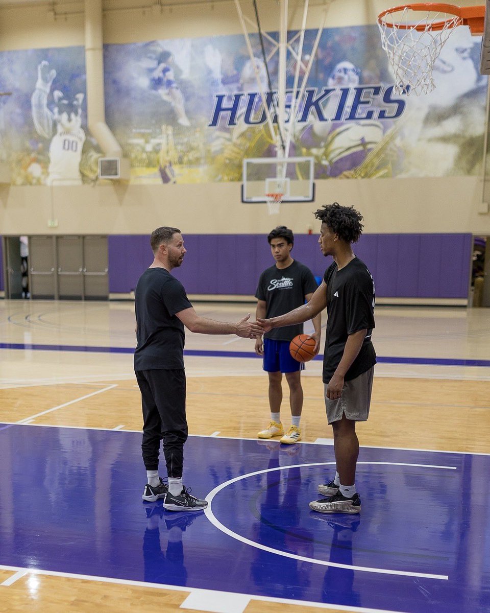 Chris Hyppa tweet media