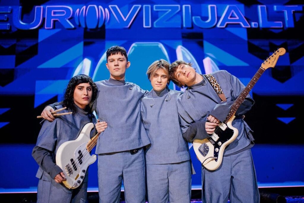 gookiebtss's tweet photo. just me and my silly little obsession with bands at eurovision https://t.co/29N1aKsAWP