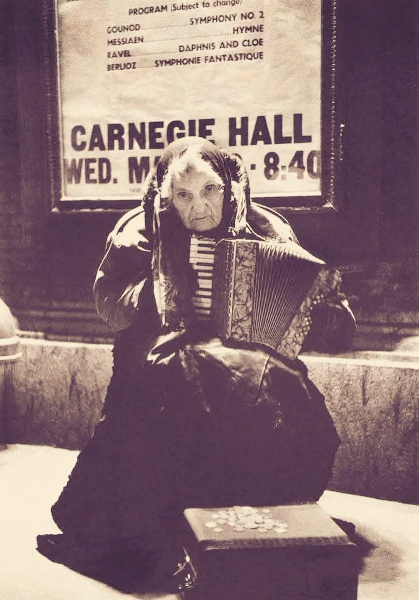 Lylah Tiffany, an 80-year-old street musician, became a beloved figure in 1960 as she played her accordion outside the iconic Carnegie Hall. Despite her age, Lylah’s music was her lifeline, allowing her to sustain herself through her performances for passersby. For 12 years, she