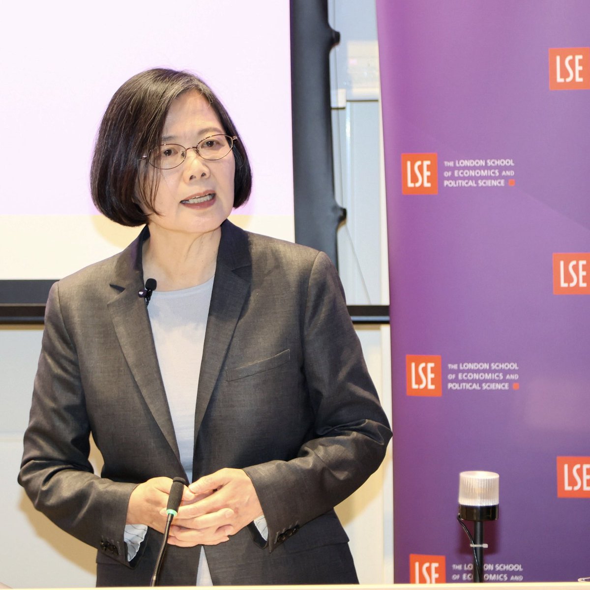 iingwen's tweet image. Going back to my alma mater LSE was a very special moment for me. It was a privilege to address students & faculty about changing international dynamics, especially in trade, & how democratic #Taiwan remains globally indispensable in these times of uncertainty.