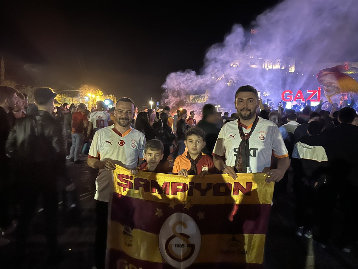 2024 - 2025 SÜPER LİG ŞAMPİYONU 2️⃣5️⃣. KEZ GALATASARAYIMIZ! ⭐️⭐️⭐️⭐️⭐️

Biz yine buradayız kutlamaya devam 🏆

#SampiyonGalatasaray
#5YıldızlıŞampiyon