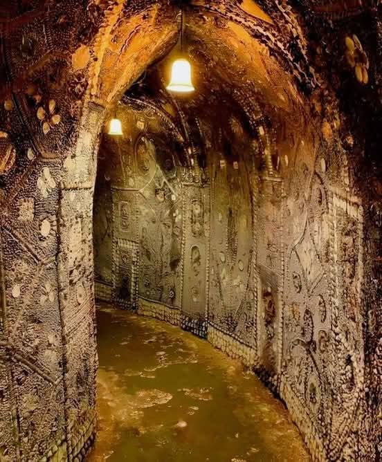 Beneath the town of Margate in Kent, England 🏴󠁧󠁢󠁥󠁮󠁧󠁿 lies a fascinating enigma known as the Shell Grotto. This underground wonder is adorned with millions of shells, yet the mystery surrounding their origins continues to baffle experts. Unearthed in 1835, this hidden passage boasts an