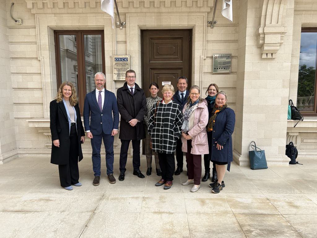 Recent visit of the NB8 Perm Reps at #OSCE to the Republic of Moldova 🇲🇩 good opportunity to understand and gain better insights into the current situation of this country. Huge thanks to 🇩🇰 Danish colleagues in Vienna and Chisinau for organizing 🙂
🇩🇰🇫🇮🇪🇪🇮🇸🇱🇻🇱🇹🇳🇴🇸🇪
