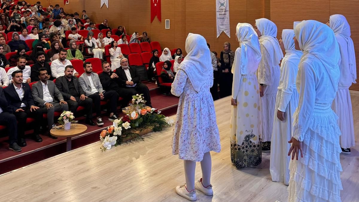 rezzakaslanli's tweet photo. 📍Karaköprü

Kış Okulları'nın kapanış programına katılarak gençlerimizin heyecanına ortak olduk. Eğitim, emek ve gayretle dolu bu güzel süreci tamamlayan tüm öğrencilerimizi ve emeği geçenleri tebrik ediyoruz. https://t.co/OyoAFtANnK