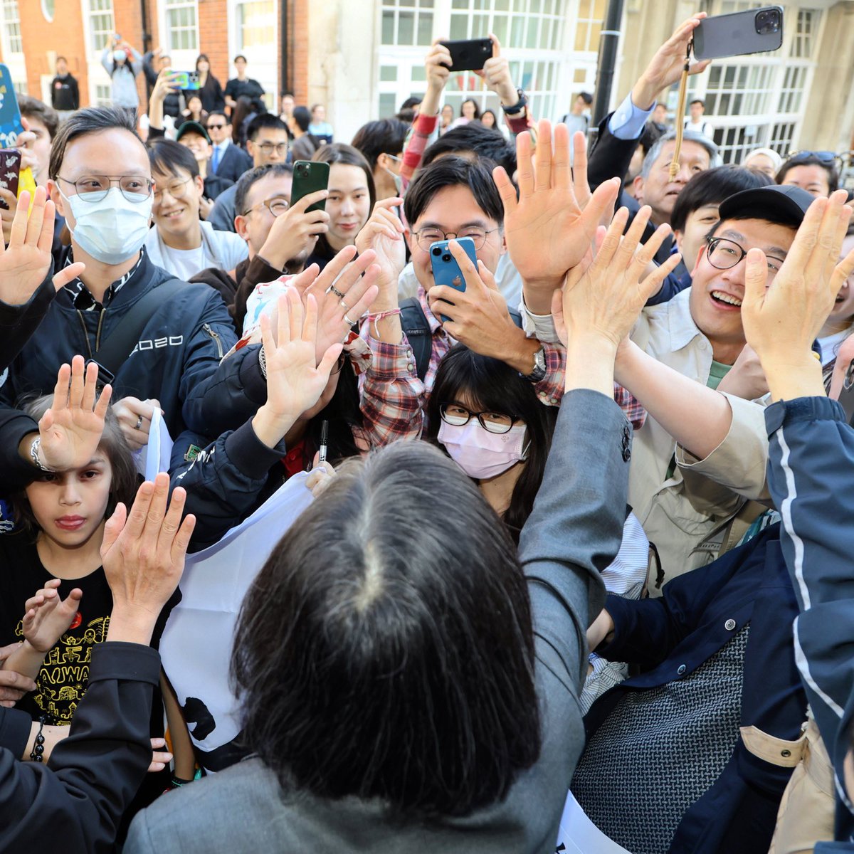 iingwen's tweet image. Going back to my alma mater LSE was a very special moment for me. It was a privilege to address students & faculty about changing international dynamics, especially in trade, & how democratic #Taiwan remains globally indispensable in these times of uncertainty.