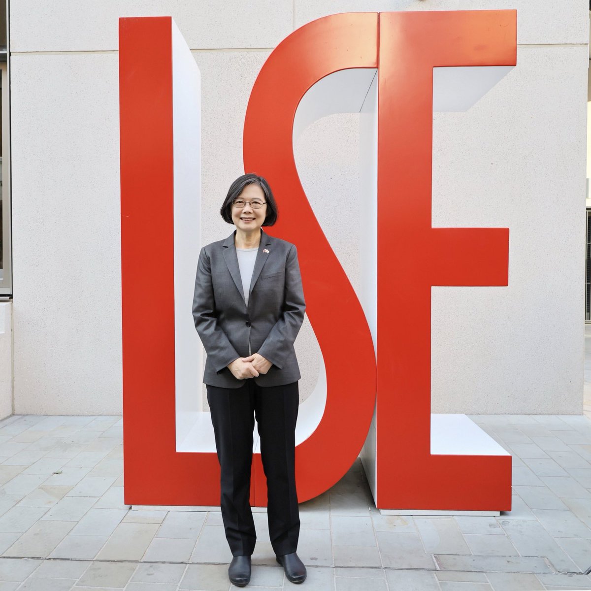iingwen's tweet image. Going back to my alma mater LSE was a very special moment for me. It was a privilege to address students & faculty about changing international dynamics, especially in trade, & how democratic #Taiwan remains globally indispensable in these times of uncertainty.