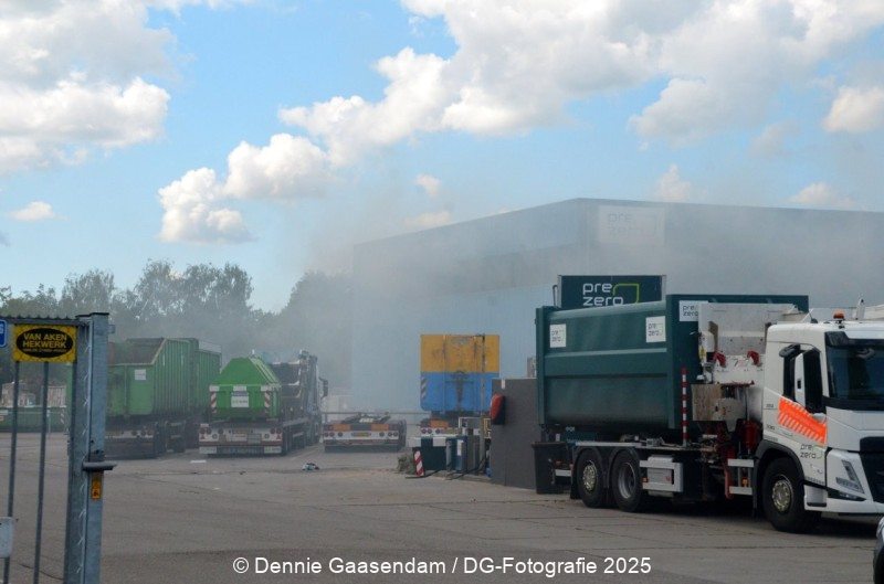 Grote brand bij afvalverwerkingsbedrijf Prezero in Wildervank