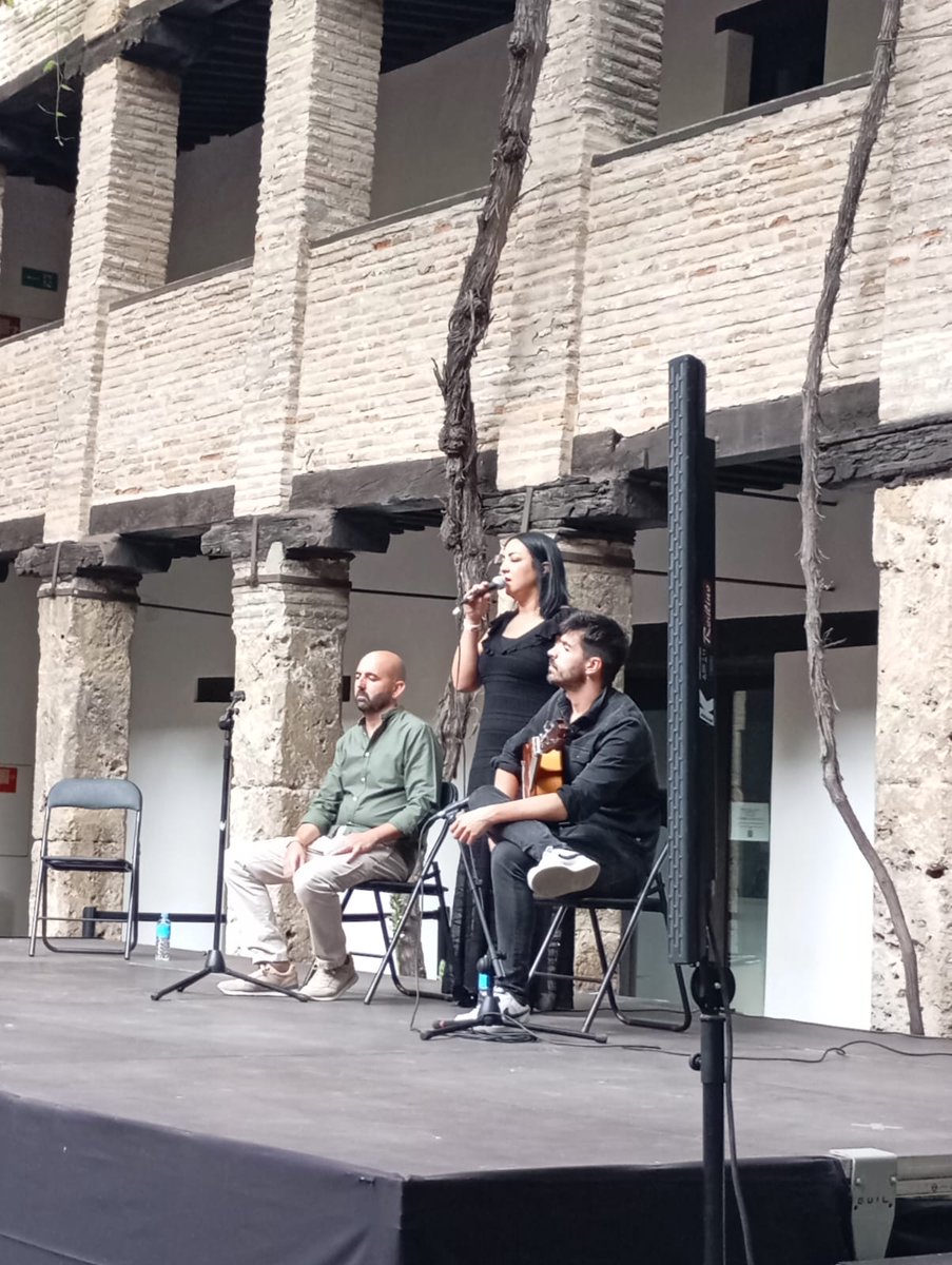 En suelo sagrado, bajo cielo sagrado, contamos, cantamos, tocamos y bailamos <a href="/ArqueoloJondo/">Flamenco: Arqueología de lo Jondo</a>, en memoria del pueblo rebelde que no la perdió para dar a la luz el Flamenco. Fue en el Corral del Carbón de Granada lleno a rebosar. Gracias por beber del agua y no olvidar la fuente.