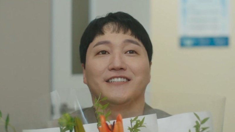 senorjoey's tweet photo. #GomGomCouple was absolutely hilarious! No wonder they didn’t include them in the teaser—turns out the iconic scene was delivered in nostalgic way. I let out a little scream when Min Ha showed up as the new senior doctor! 😬😬 #ResidentPlaybook #ResidentPlaybookEp12 https://t.co/hno2LNq4TT