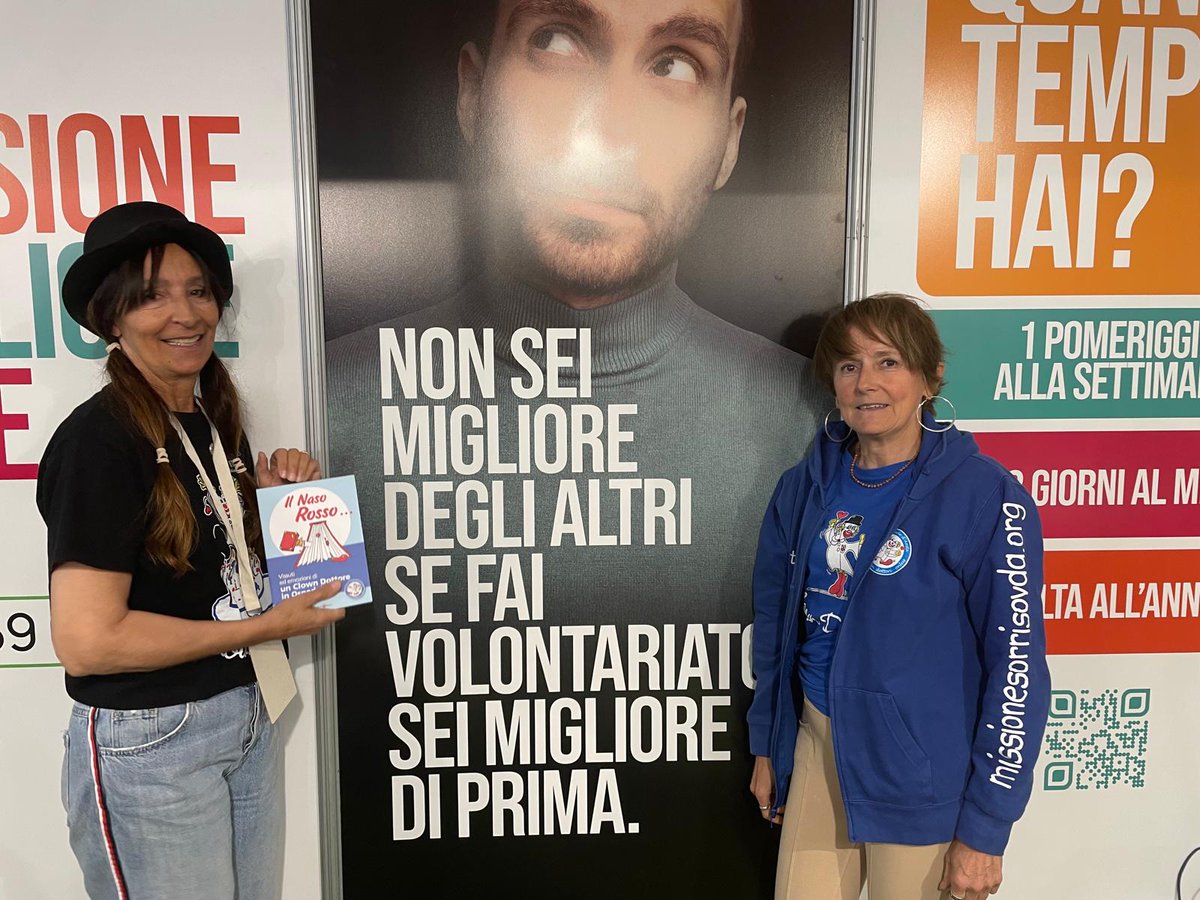 MissioneSorriso's tweet photo. Per la prima volta siamo stati ospiti al Salone del Libro di Torino 🪁
Insieme al CSV VdA abbiamo parlato della nostra Organizzazione e del nostro volontariato🌷
Una giornata bellissima, ricca di incontri ed emozioni🌺 
#Missionesorrisovda
#clowndottori @SalonedelLibro #SalTo2025 https://t.co/dEyYznnACV