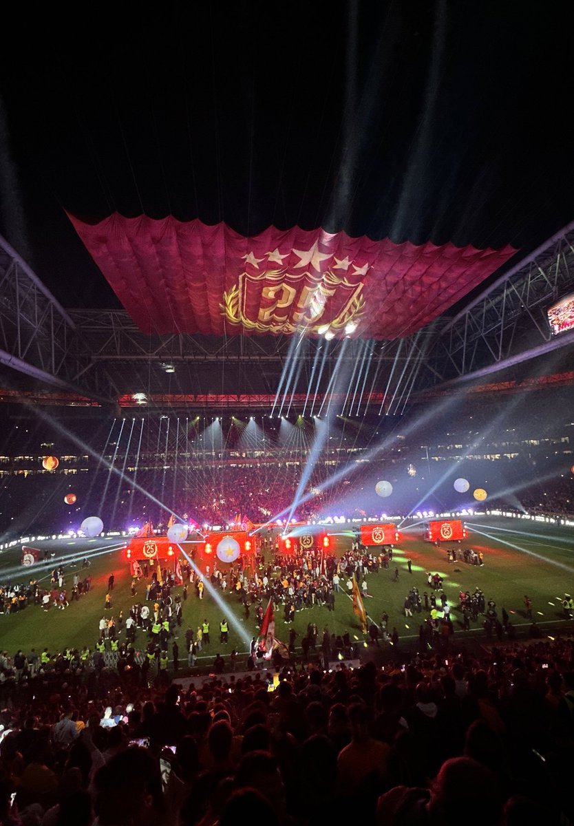EmreErgenekon's tweet photo. Şampiyonluk kutlamak en çok Galatasaray’a yakışıyor… https://t.co/2pF14WzhhX