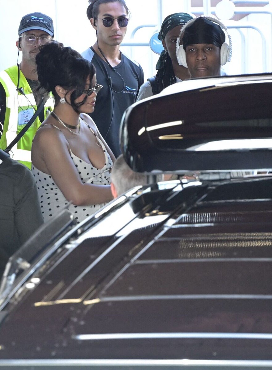 midiasra's tweet photo. Rihanna está na França.

Ela deve comparecer no Festival de Cannes nos próximos dias. https://t.co/Wk4tZQTOw7