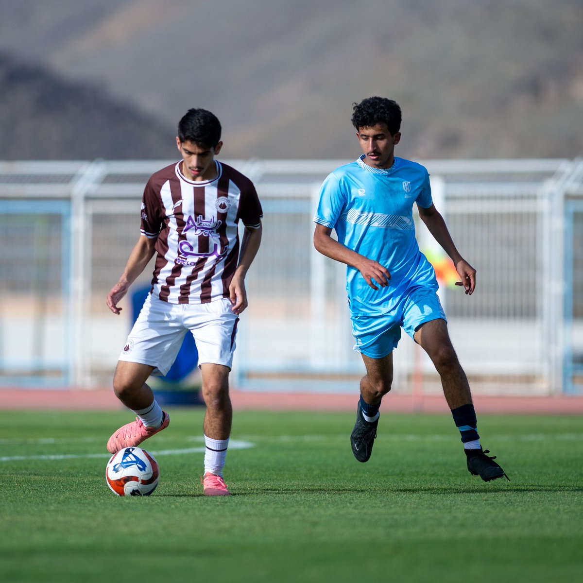 عضو مجلس إدارة الاتحاد السعودي لكرة القدم علي الشعيلان يتوج فريق الأخدود بكأس دوري الدرجة الأولى تحت 16 عامًا. 
🔗- saff.com.sa/news.php?id=36…

تـهـانـيـنـا 🎉🎉