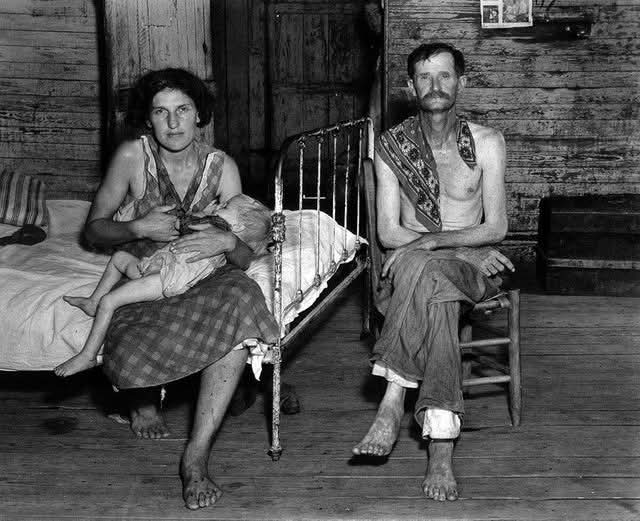In 1936, a sharecropper's family in Hale County, Alabama, embodied the harsh realities faced by rural America during the Great Depression. Living in a modest, often makeshift home, the family was bound to the land through the sharecropping system, a labor arrangement that left