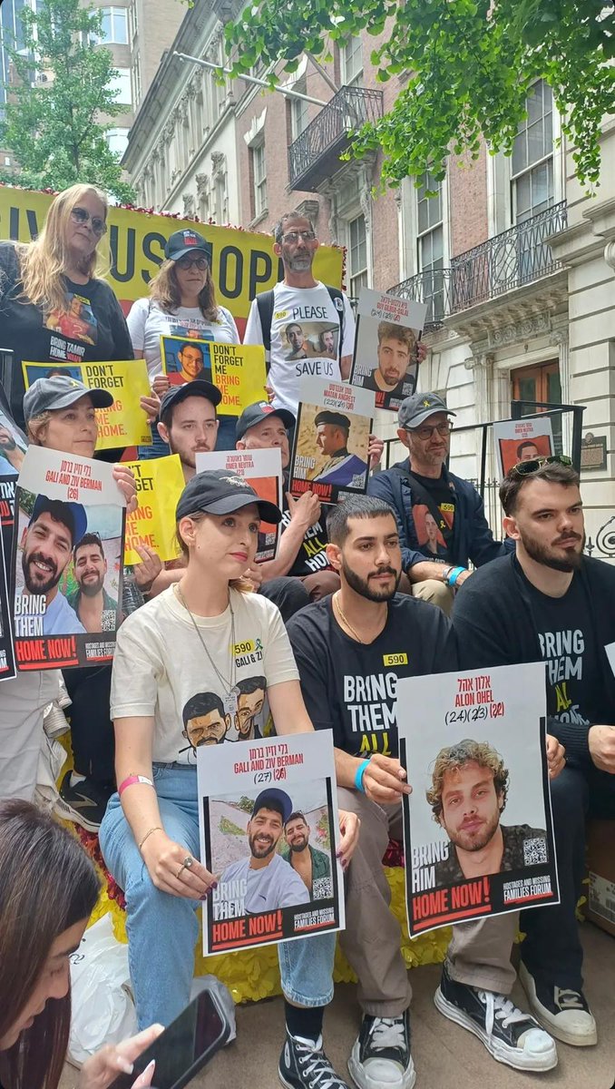 Former hostages Eliya Cohen, Keith Siegel, Doron Steinbrecher, and Andrey Kozlov, along with family members of current hostages, all gathered in NYC today for the Israel Day parade. 

Our country and our people everywhere will not be able to move on until every single remaining