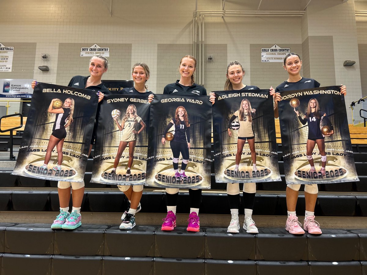 ACJaguarVB's tweet image. Once a jag always a jag. 💛🖤 #raisethefloor