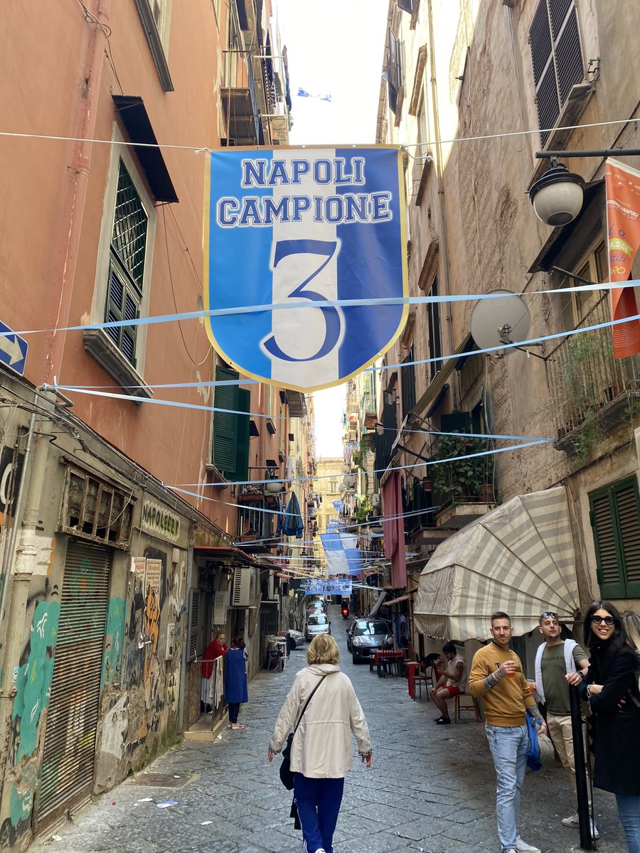 parma-napoli, 21.45, <a href="/ssporttr/">S Sport</a>.
<a href="/ermanyasar/">Erman Yaşar</a> ile yayındayız.

napoli dördüncü şampiyonluğunu da ilan edebilir, zirveyi de hediye edebilir?