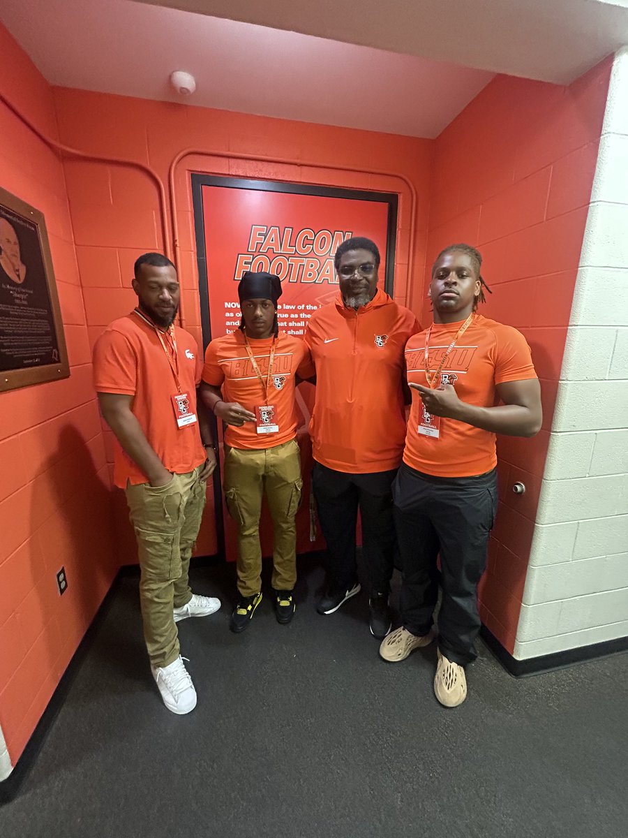 BryceBrewster30's tweet photo. Had an amazing time at Bowling Green Can't wait to get back on campus! @CoachTy_1 @CoachBFish25 @TaftNationFB 🧡🤍 https://t.co/wifXu0b2M7