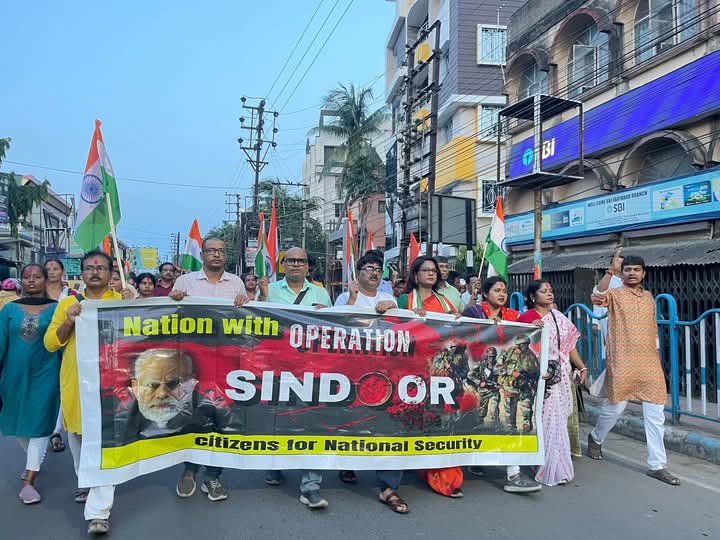 arjunatalbjp's tweet photo. A grand Tiranga rally organised from Garia Railway Station to Garia Metro.
Organised by Jadavpur District under guidance by Shri Manoranjan Joddar ji.

#jadavpur #TirangaYatra #OperationSindoor #Balochistan #kolkata #BJP https://t.co/tsVjo5jLtO