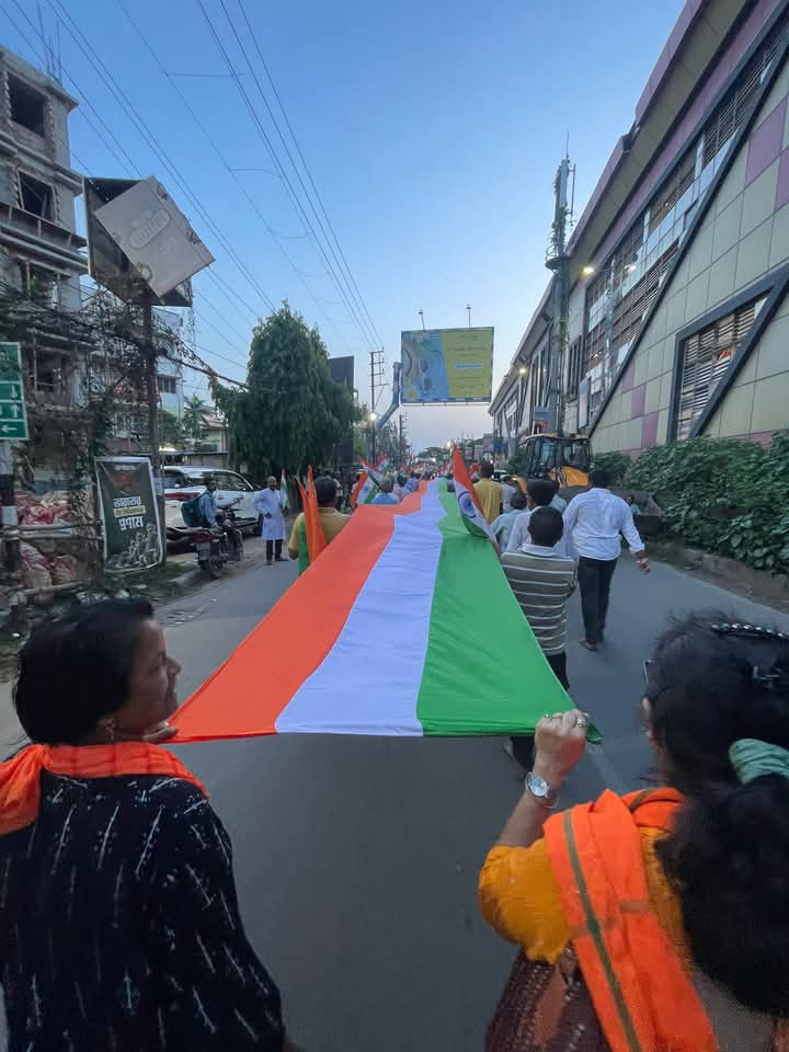 arjunatalbjp's tweet photo. A grand Tiranga rally organised from Garia Railway Station to Garia Metro.
Organised by Jadavpur District under guidance by Shri Manoranjan Joddar ji.

#jadavpur #TirangaYatra #OperationSindoor #Balochistan #kolkata #BJP https://t.co/tsVjo5jLtO
