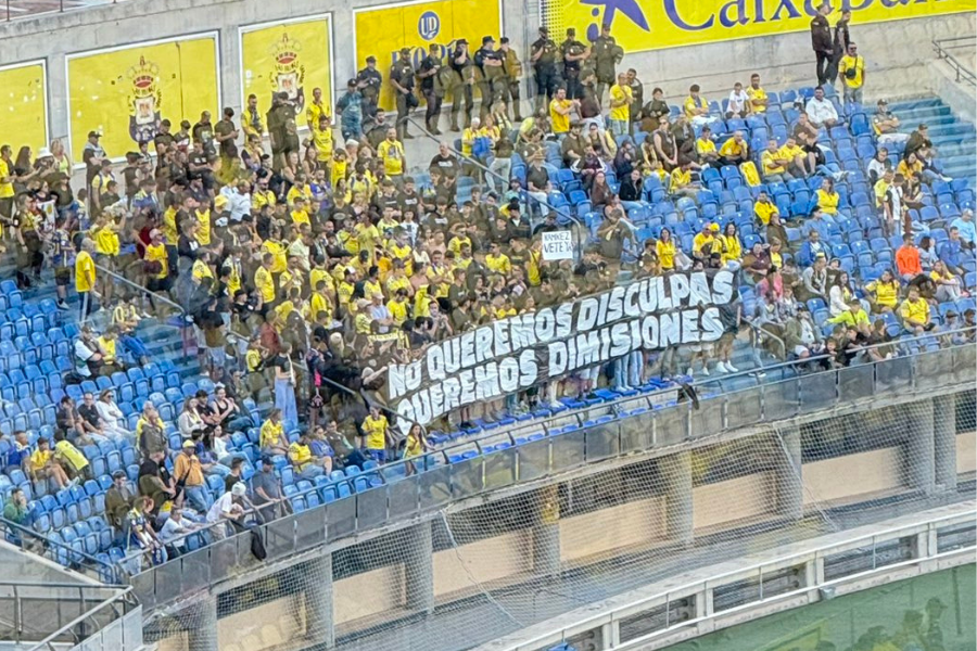 "No queremos disculpas, queremos dimisiones", pancarta de <a href="/ultranaciente/">Grupo Ultra Naciente</a> 

Vía <a href="/christian_stn/">Christian Santana</a>