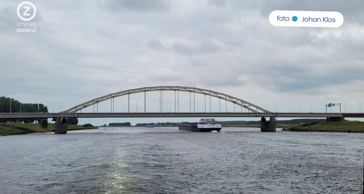 johan_klos's tweet photo. Goedenavond #mijnfoto op #televisie bij @omroepzeeland we zijn weer in het #land maar gelijk een #weersverandering met veel #bewolking #binnenvaart #weerfoto had alleen de #foto wat #scheef gemaakt 🙋🙋 https://t.co/R0TRiZ1E6S