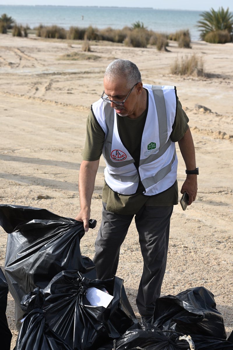 green_alahsa's tweet photo. ببالغ الأسى والحزن وبقلوب مؤمنة بقضاء الله وقدره ننعى صديق البيئة والمتطوع الأستاذ محمد العمير سائلين المولى عز وجل أن يتغمده بواسع رحمته وأن يسكنه فسيح جناته ويلهم أهله وذويه الصبر والسلوان.
إنا لله وإنا إليه راجعون
رحمك الله يا أبا سليمان كنت خير قائد شاركتنا حب الوطن🇸🇦 https://t.co/C6srk72zAq