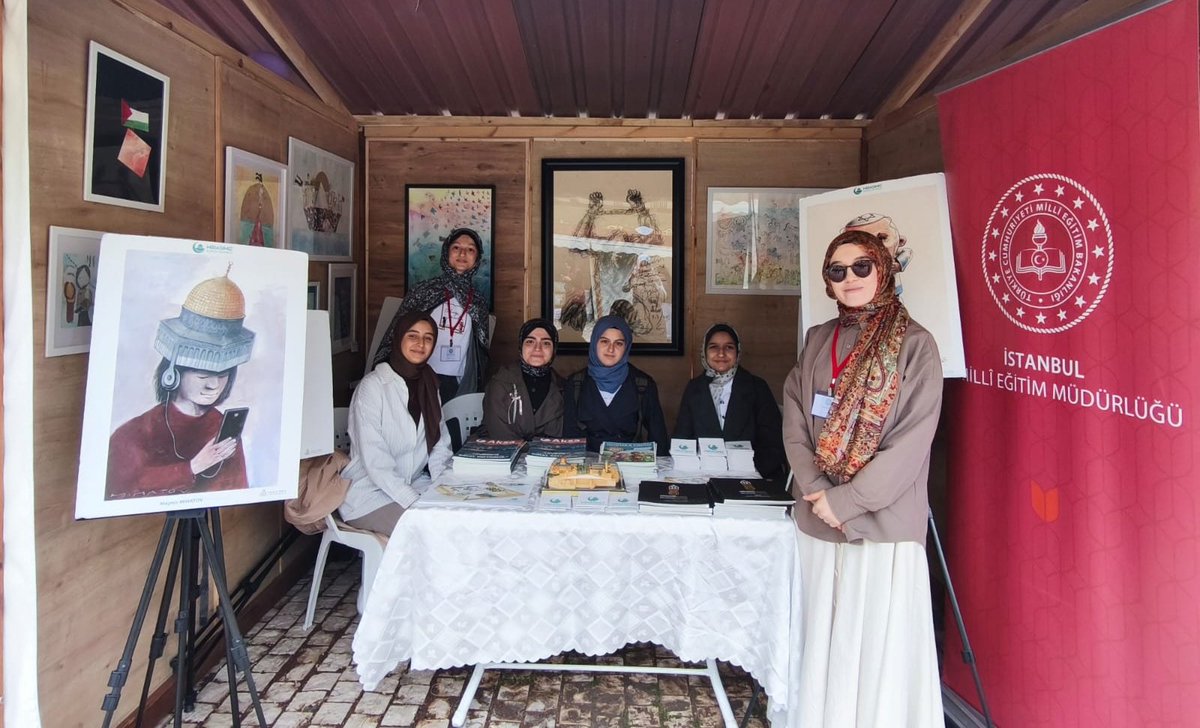 ♦️Millî Eğitim Müdürümüz Murat Mücahit Yentür, Geleceğin Yazarları Projesi kapsamında Rami Kütüphanesi’nde düzenlenen Kitap Fuarı’nın son gününde Filistin temalı standı ziyaret ederek bu duyarlılığın öğrencilerimizde tarih ve insanlık bilinci oluşturma açısından büyük önem